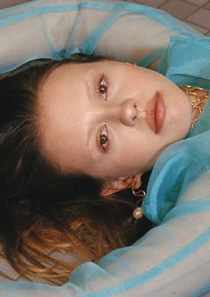 Mia Goth photo