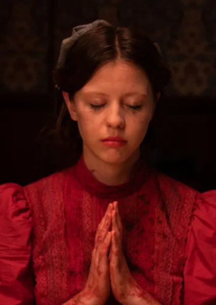 Mia Goth photo
