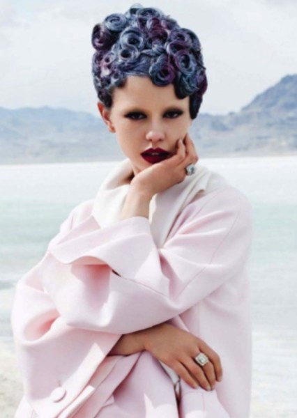 Mia Goth photo