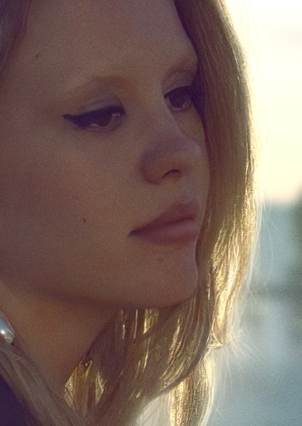 Mia Goth photo