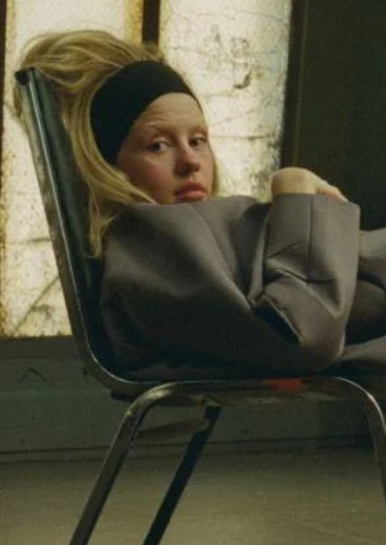 Mia Goth photo