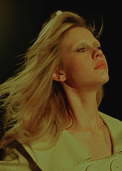 Mia Goth photo