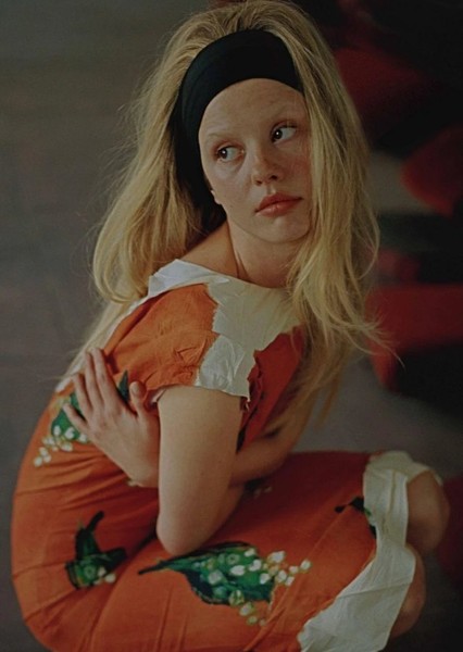 Mia Goth photo