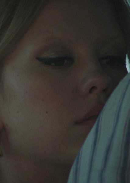 Mia Goth photo