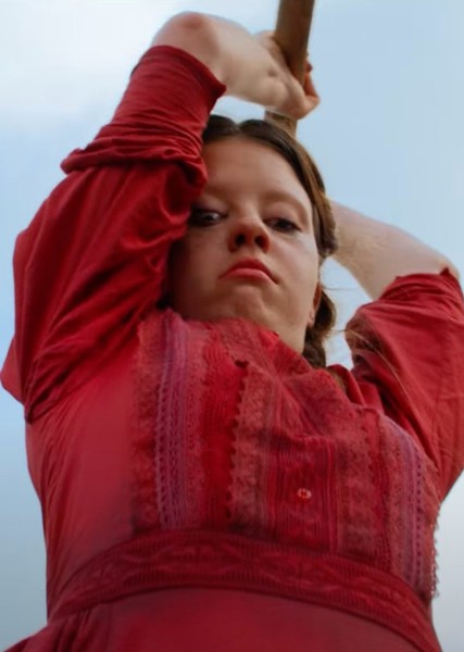 Mia Goth photo