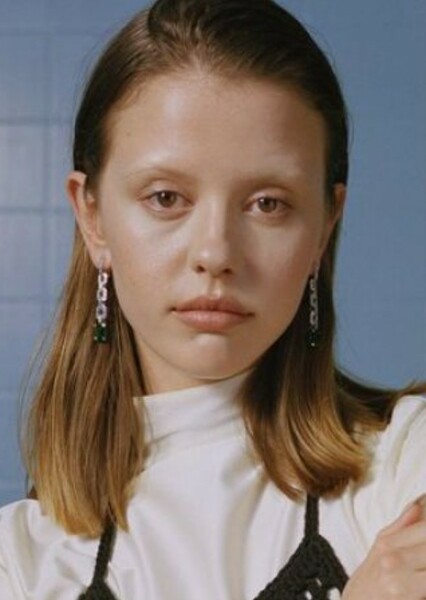 Mia Goth photo