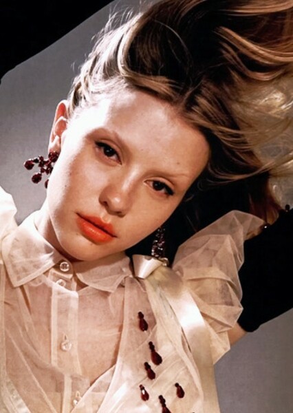 Mia Goth photo