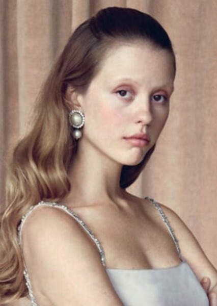 Mia Goth photo