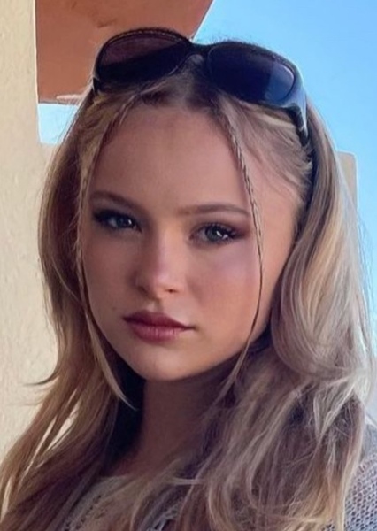 Mia Jenkins photo