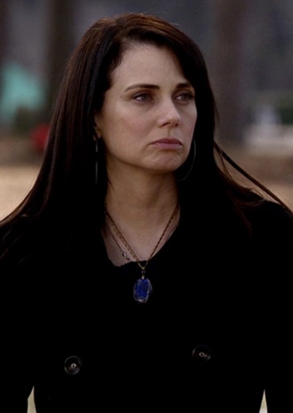 Mia Kirshner