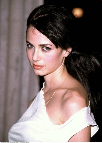 Mia Kirshner