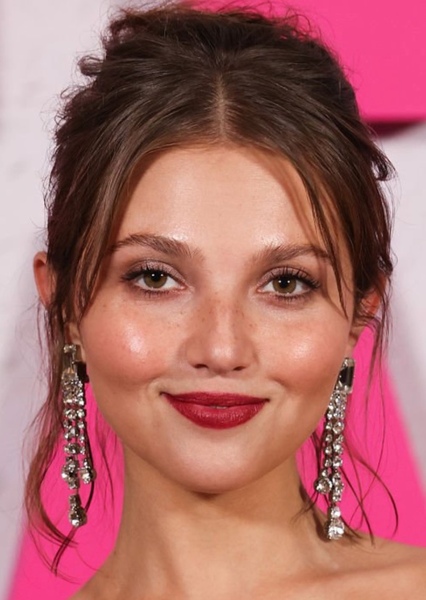 Mia McKenna-Bruce photo