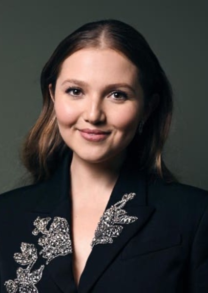Mia McKenna-Bruce photo
