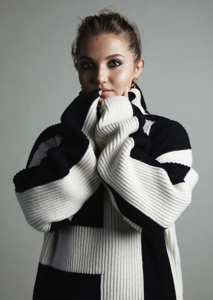 Mia McKenna-Bruce photo