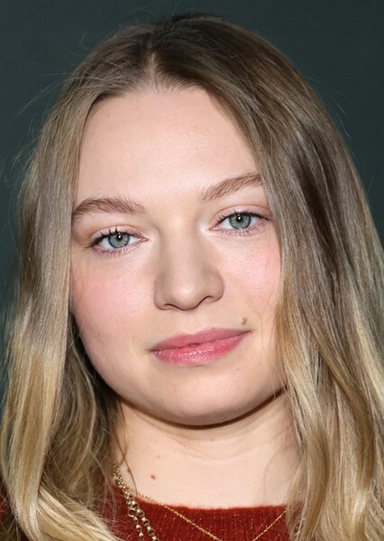 Mia Threapleton photo