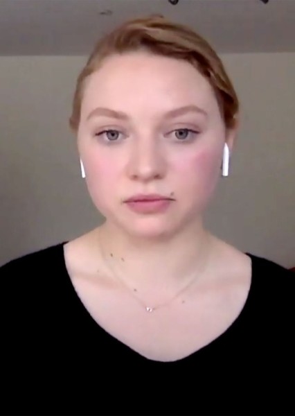 Mia Threapleton photo