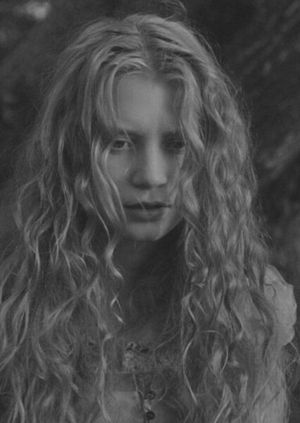 Mia Wasikowska photo