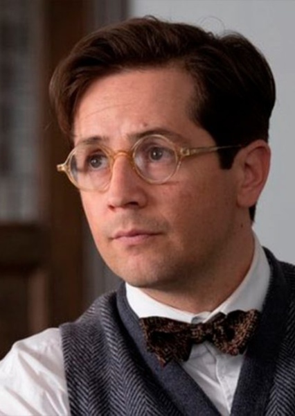 Michael Angarano photo