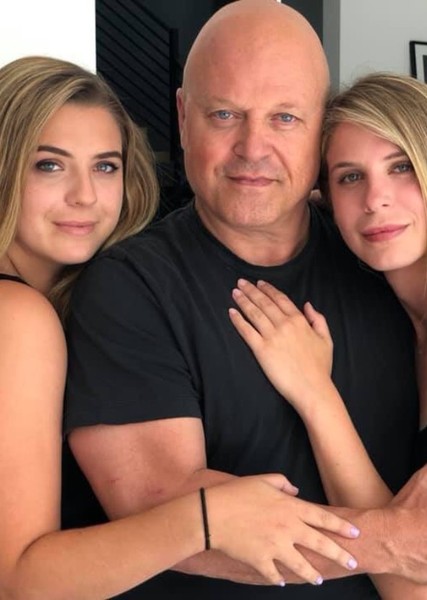 Michael Chiklis photo
