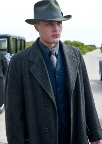 Michael Pitt photo