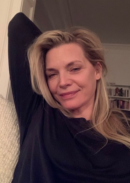 Michelle Pfeiffer photo