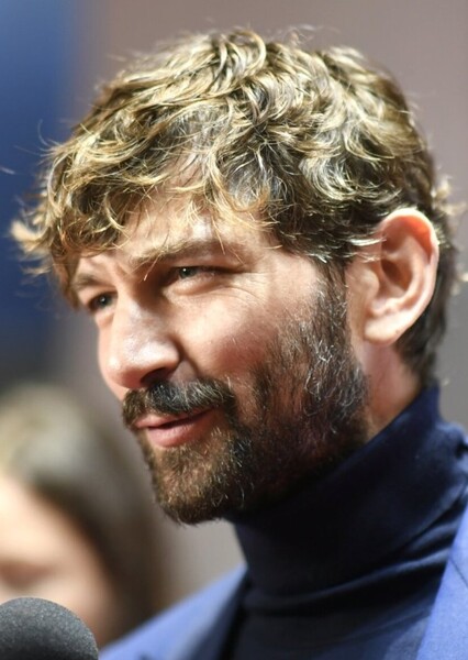 Michiel Huisman photo