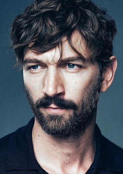 Michiel Huisman photo