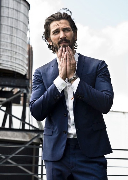 Michiel Huisman photo