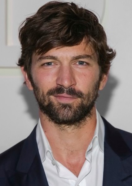 Michiel Huisman photo