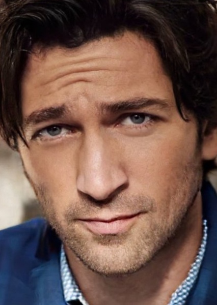 Michiel Huisman photo