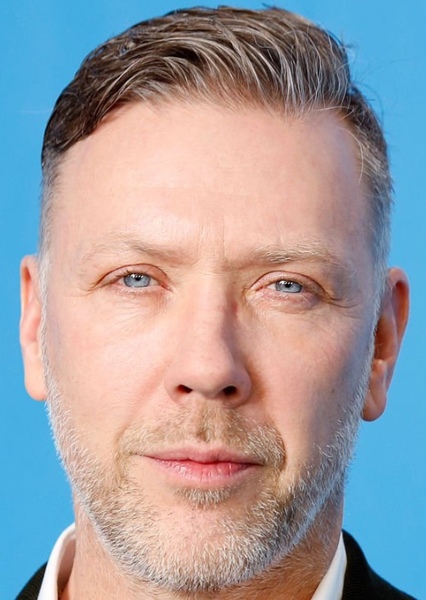 Mikael Persbrandt photo
