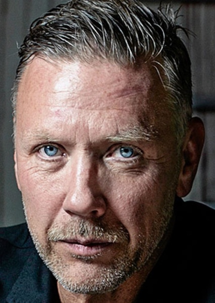 Mikael Persbrandt