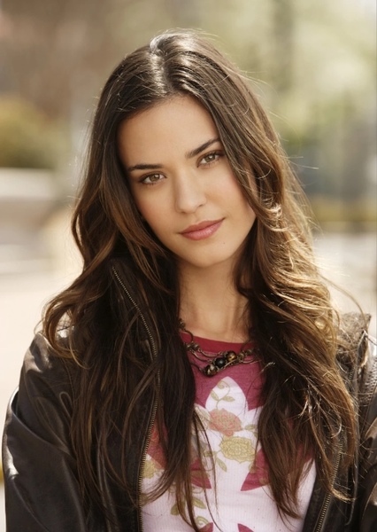 Mikaela Banes photo