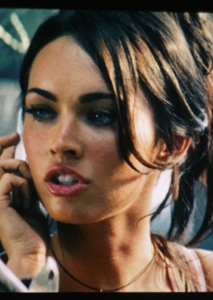 Mikaela Banes photo
