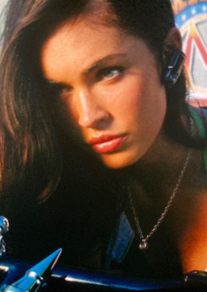 Mikaela Banes photo