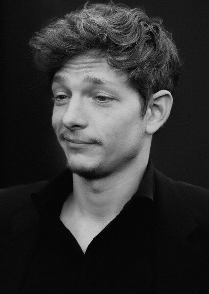 Mike Faist photo