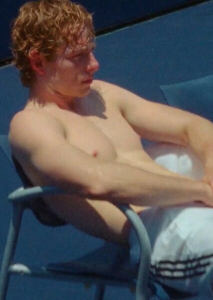 Mike Faist photo