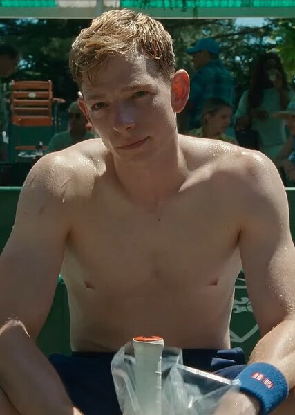 Mike Faist photo