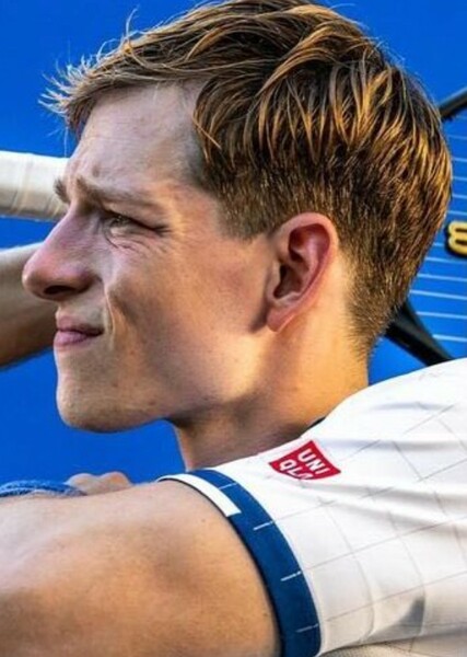 Mike Faist photo