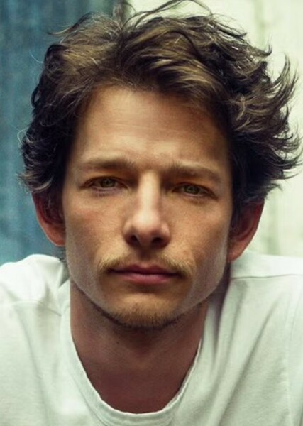 Mike Faist photo