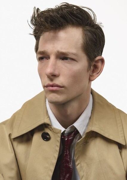 Mike Faist photo