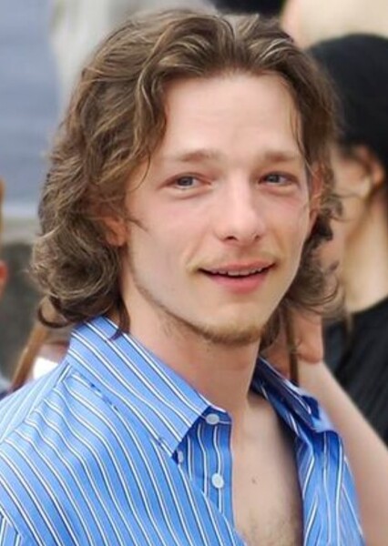 Mike Faist photo