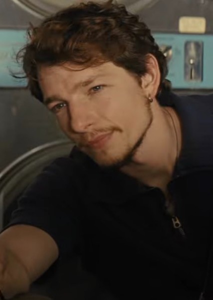 Mike Faist photo