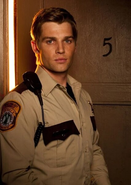 Mike Vogel photo