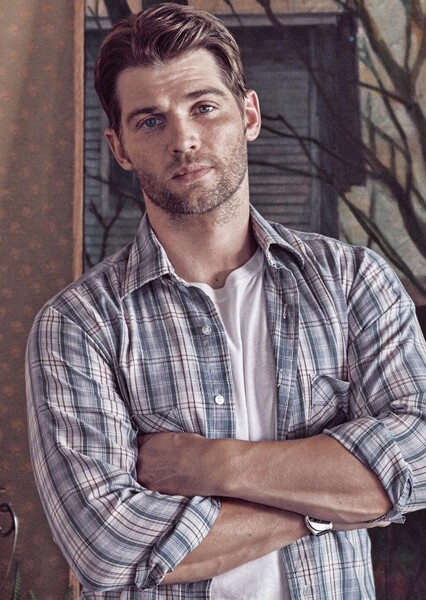 Mike Vogel photo