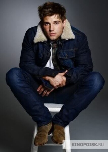 Mike Vogel photo