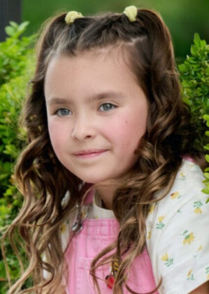 Mila Jones photo