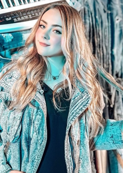 Mila Nabours photo