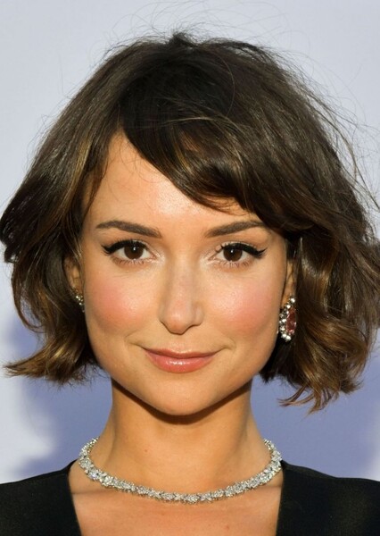 Milana Vayntrub photo