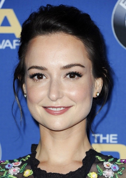 Milana Vayntrub photo